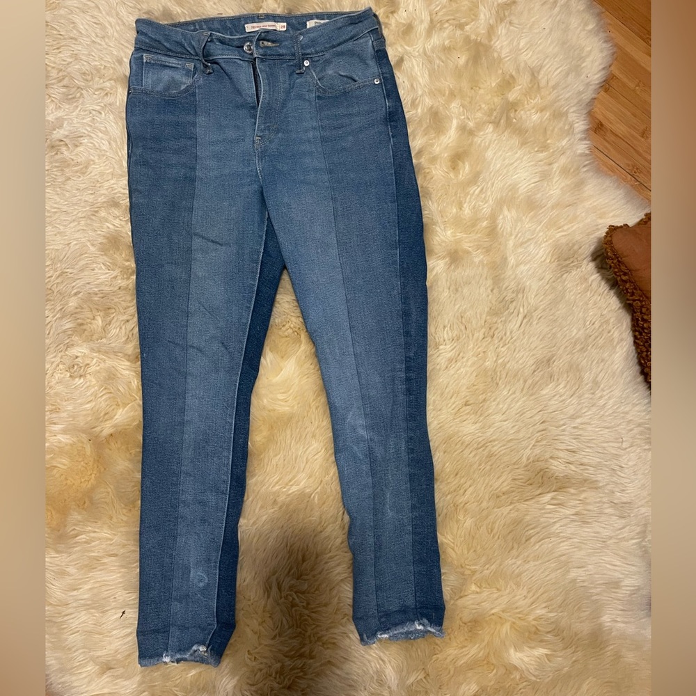 721 high rise skinny jeans. Levi’s. Size 28.